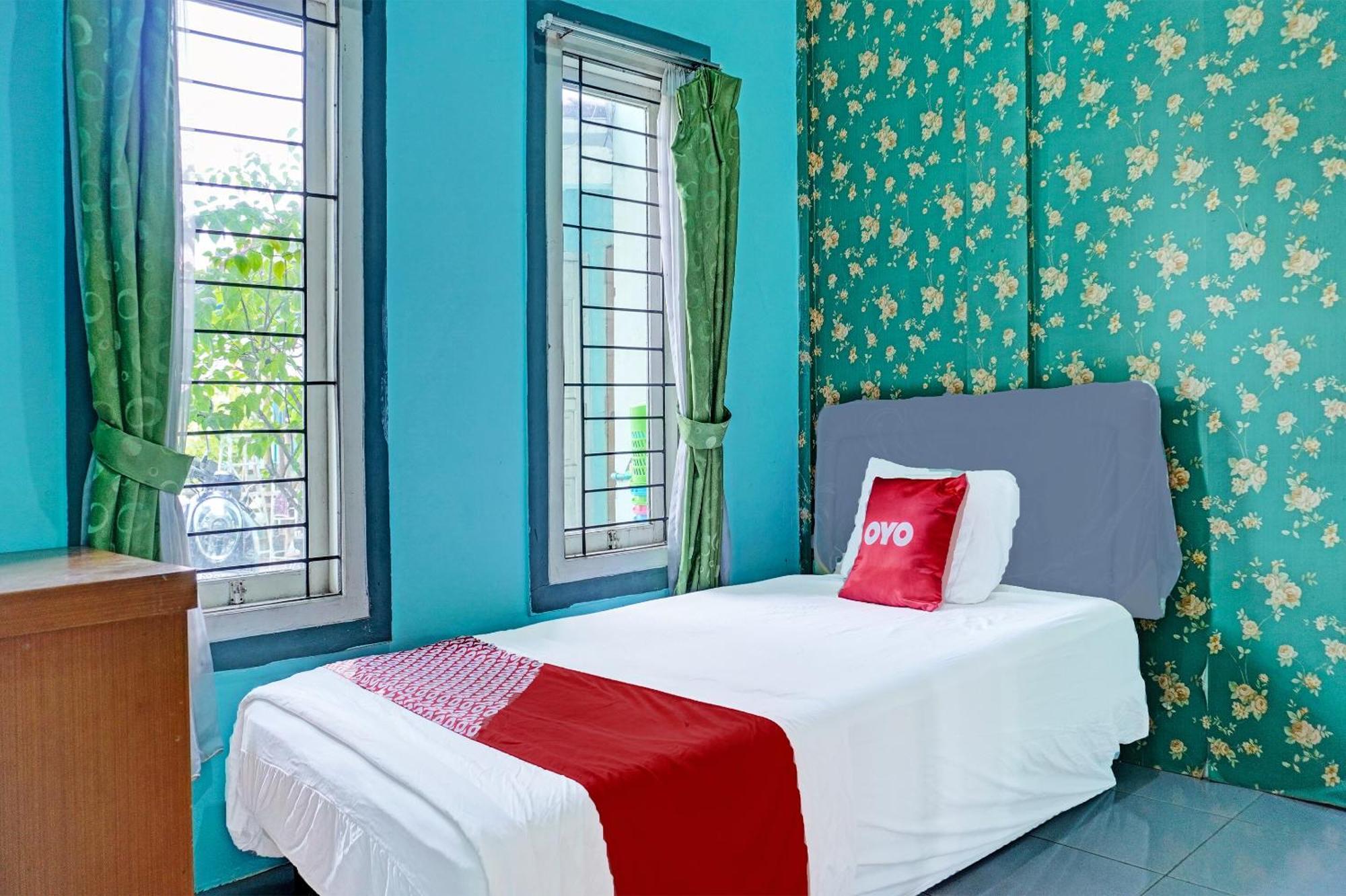 Oyo 91731 Home Stay Elis Cateliya Syariah Karawang Zewnętrze zdjęcie