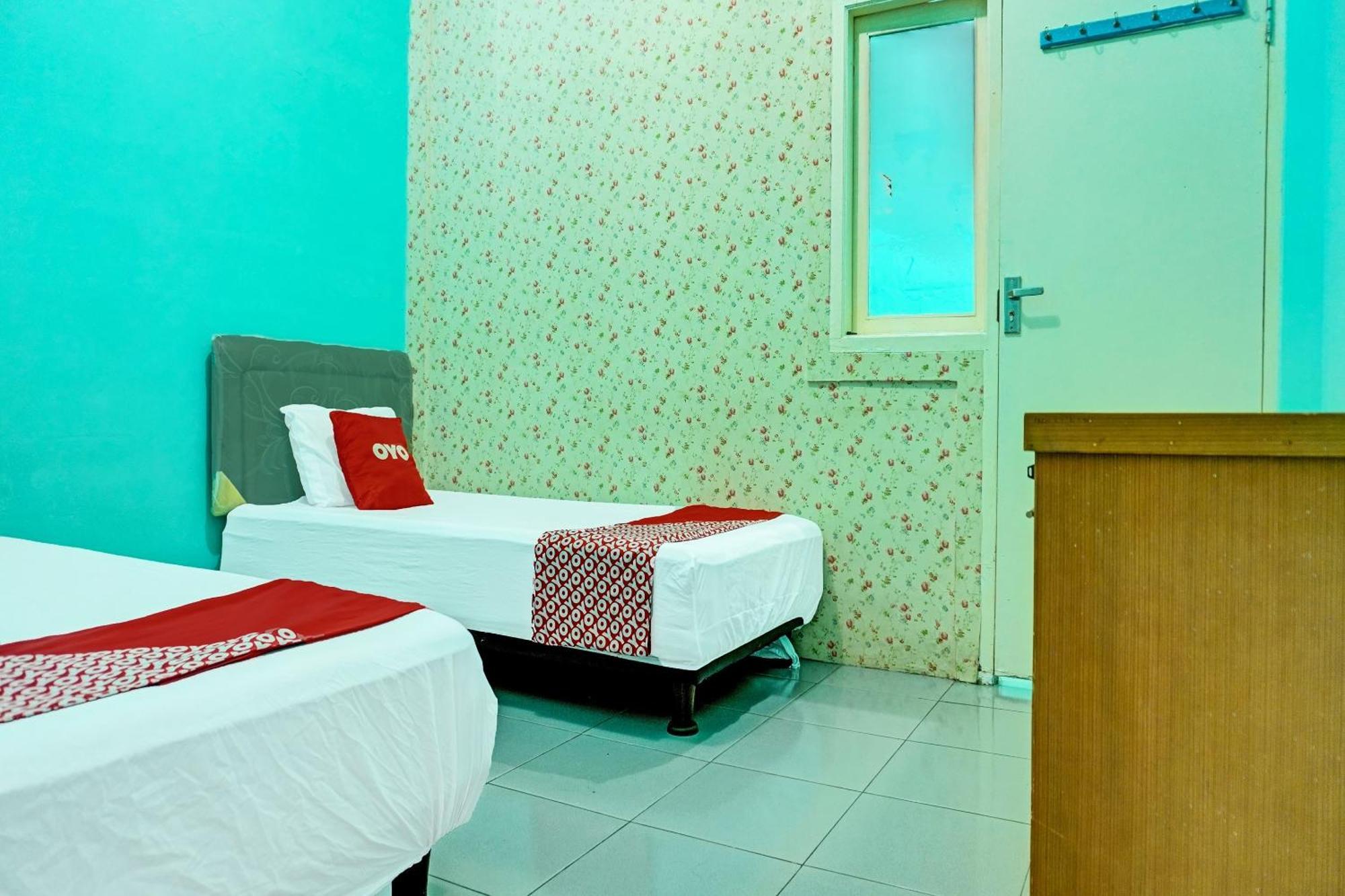 Oyo 91731 Home Stay Elis Cateliya Syariah Karawang Zewnętrze zdjęcie
