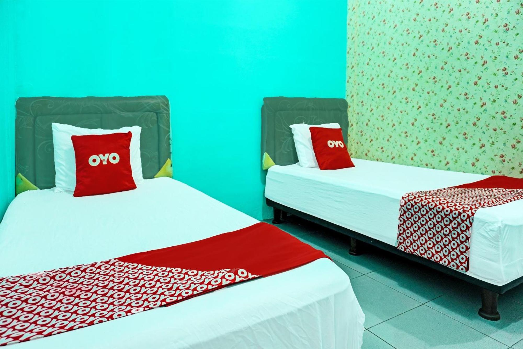 Oyo 91731 Home Stay Elis Cateliya Syariah Karawang Zewnętrze zdjęcie