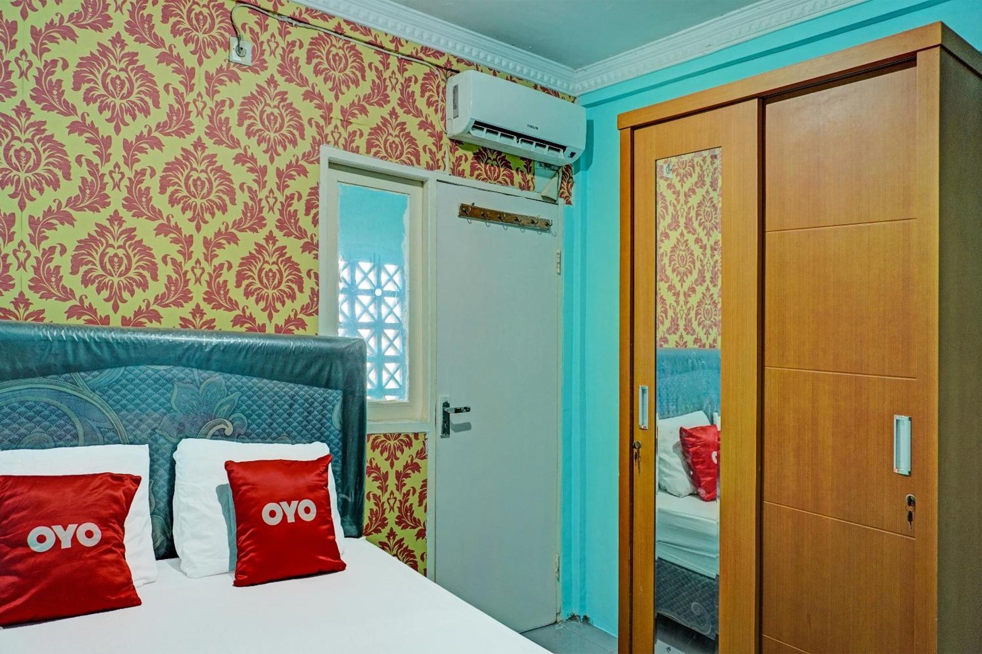 Oyo 91731 Home Stay Elis Cateliya Syariah Karawang Zewnętrze zdjęcie