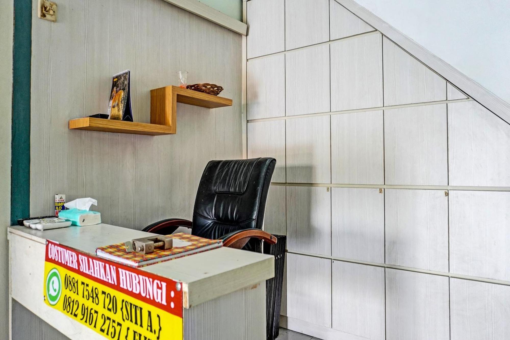 Oyo 91731 Home Stay Elis Cateliya Syariah Karawang Zewnętrze zdjęcie