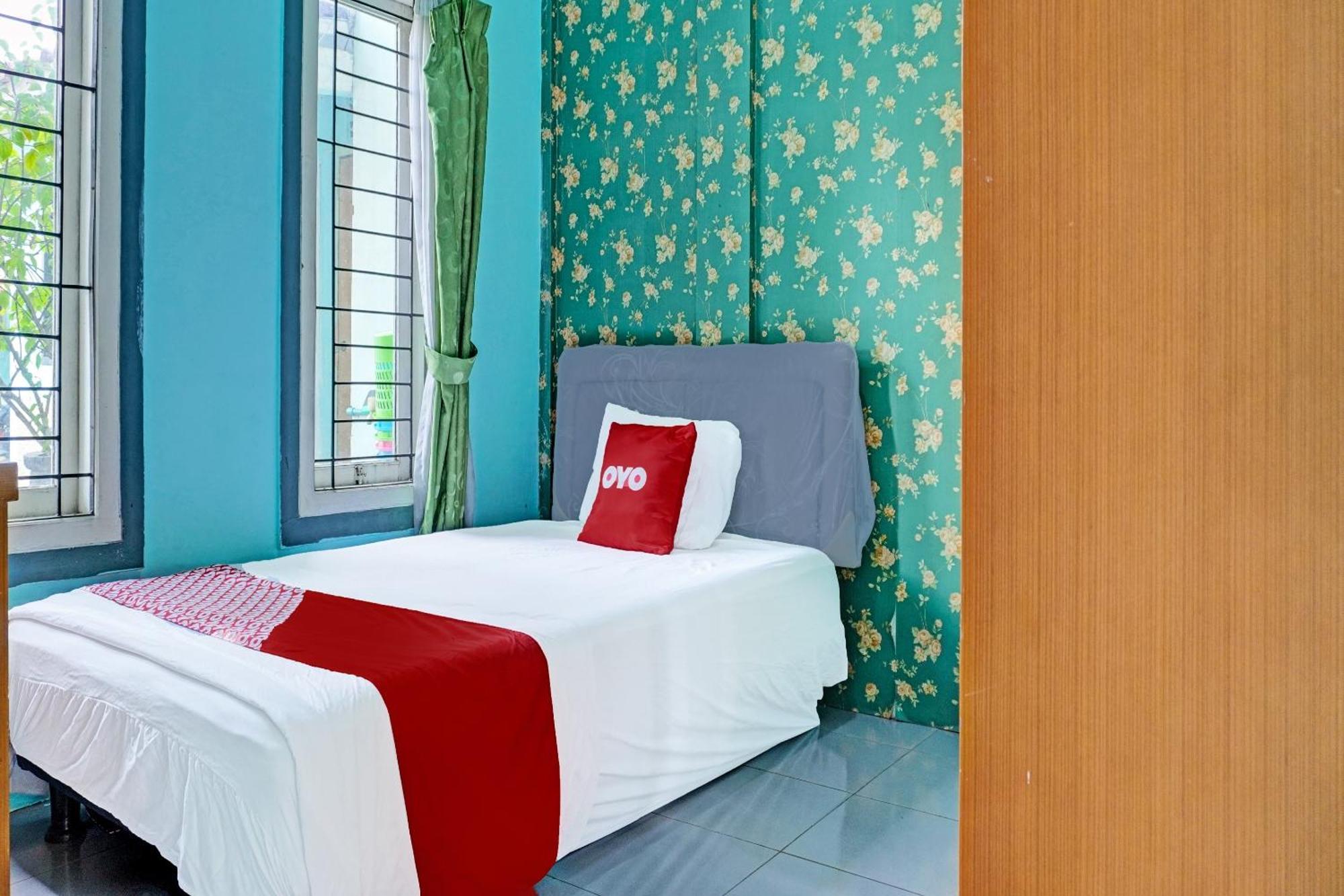 Oyo 91731 Home Stay Elis Cateliya Syariah Karawang Zewnętrze zdjęcie