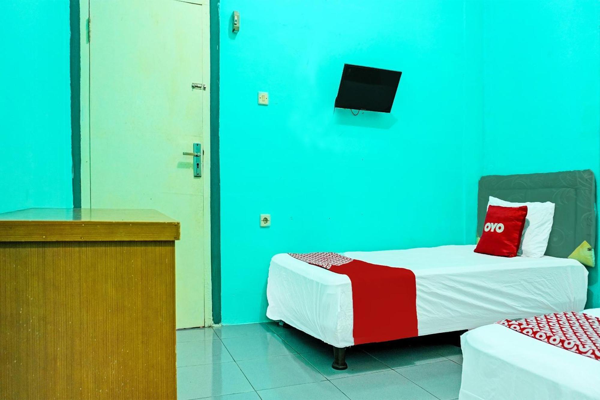 Oyo 91731 Home Stay Elis Cateliya Syariah Karawang Zewnętrze zdjęcie