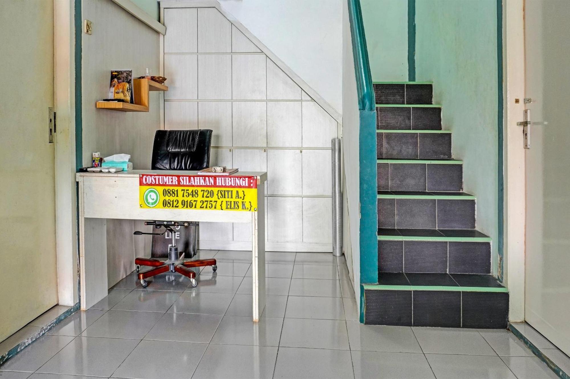 Oyo 91731 Home Stay Elis Cateliya Syariah Karawang Zewnętrze zdjęcie