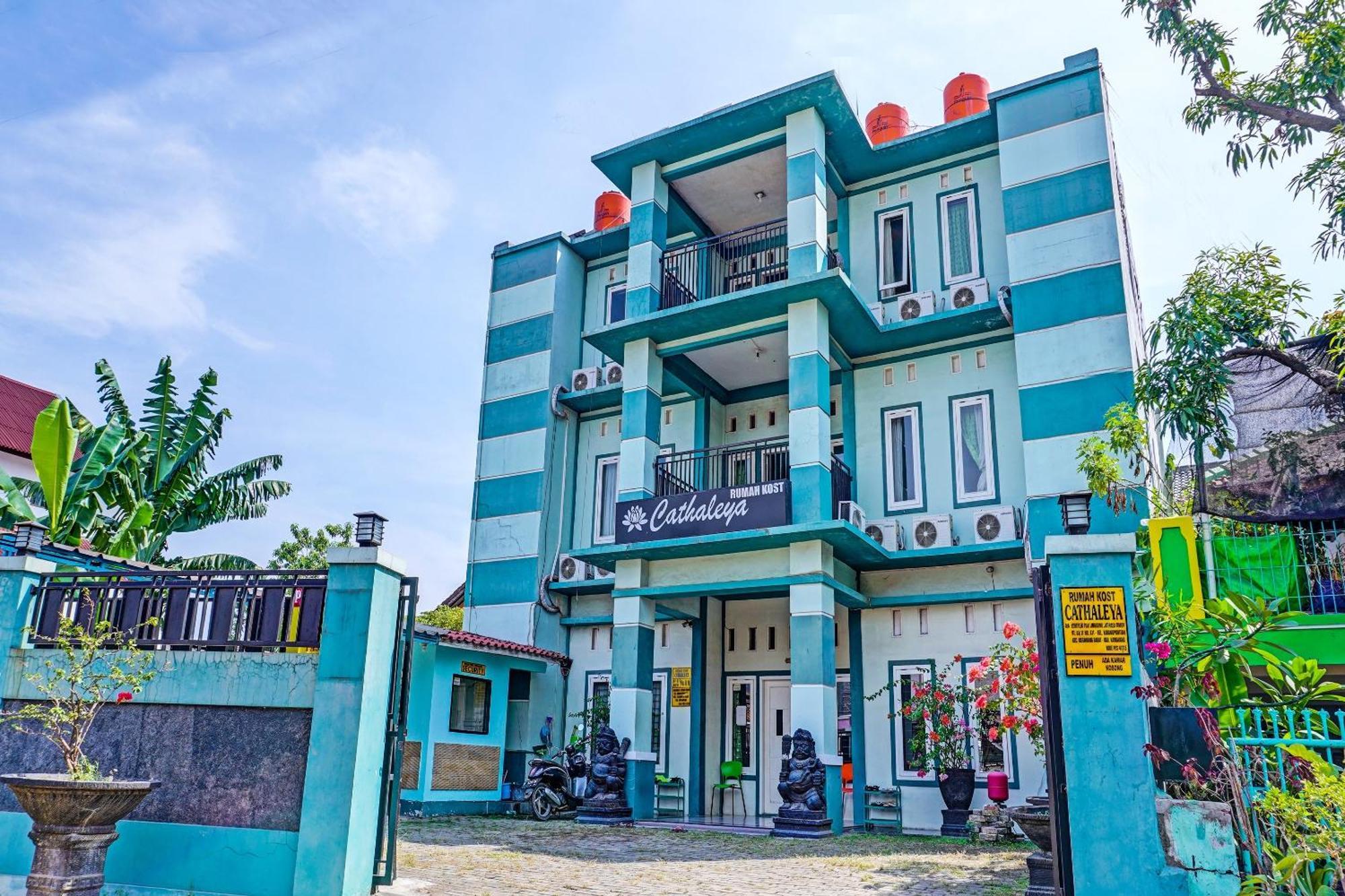 Oyo 91731 Home Stay Elis Cateliya Syariah Karawang Zewnętrze zdjęcie