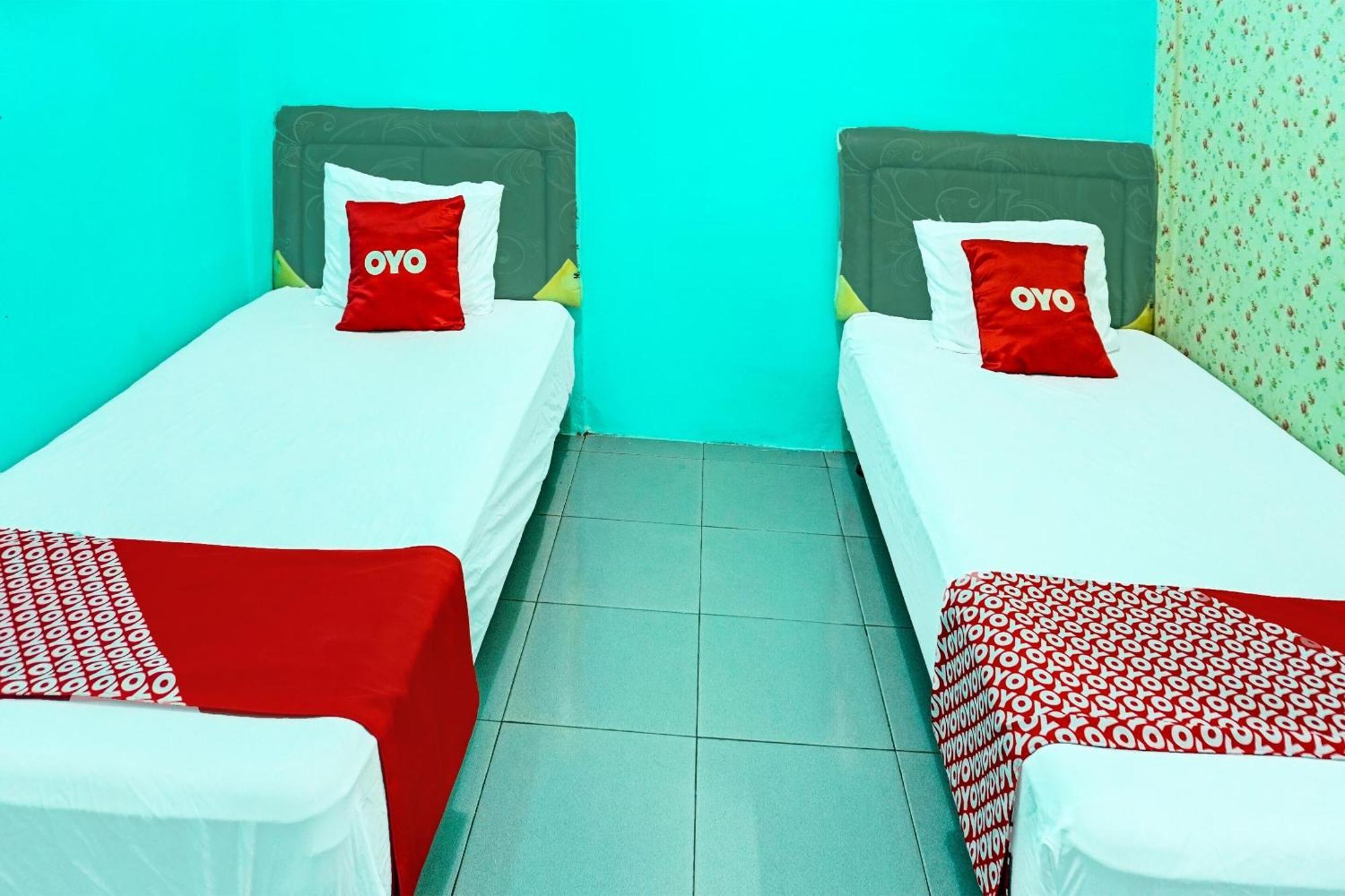 Oyo 91731 Home Stay Elis Cateliya Syariah Karawang Zewnętrze zdjęcie