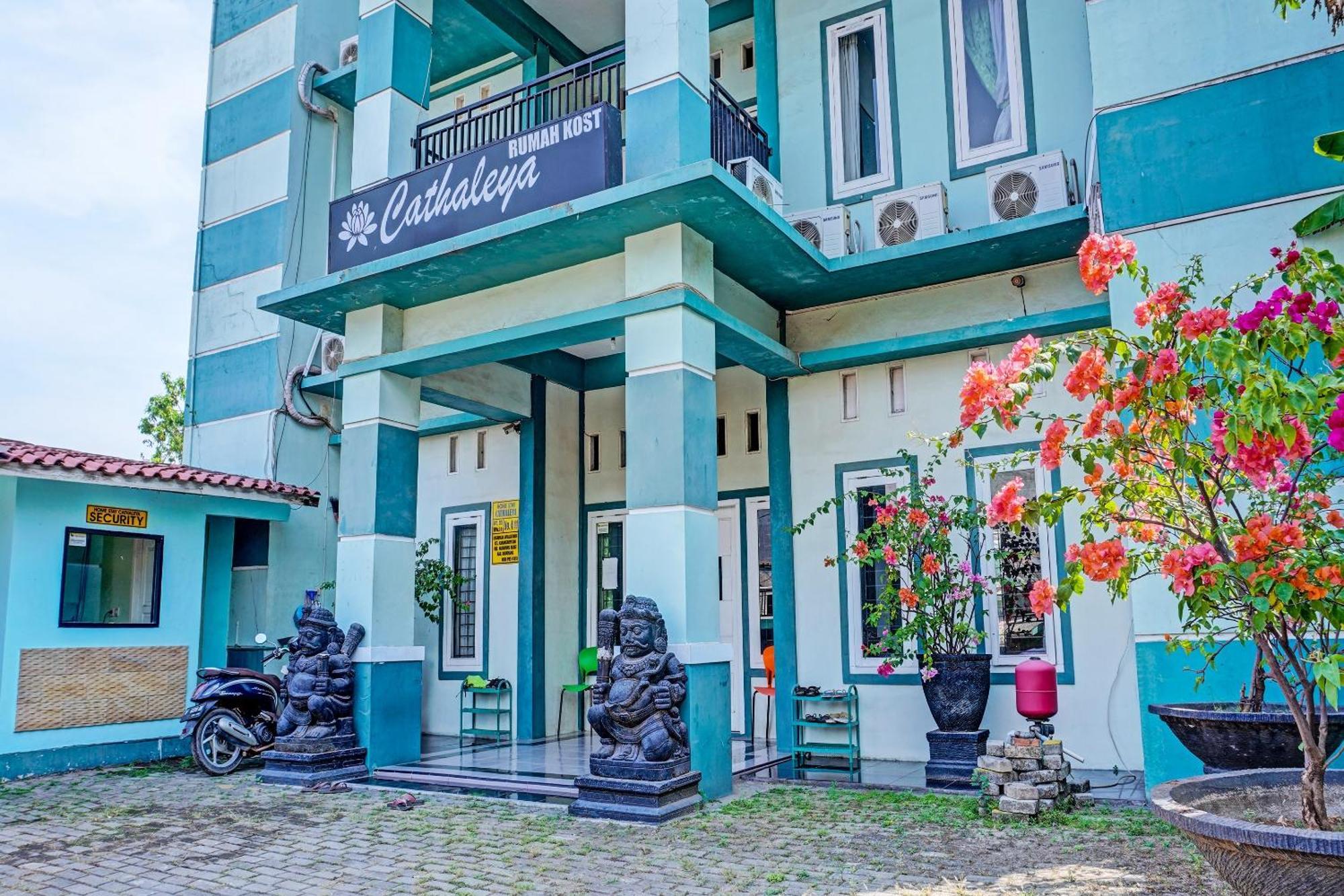 Oyo 91731 Home Stay Elis Cateliya Syariah Karawang Zewnętrze zdjęcie